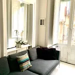 Konukevi Casa Del Corso 4*