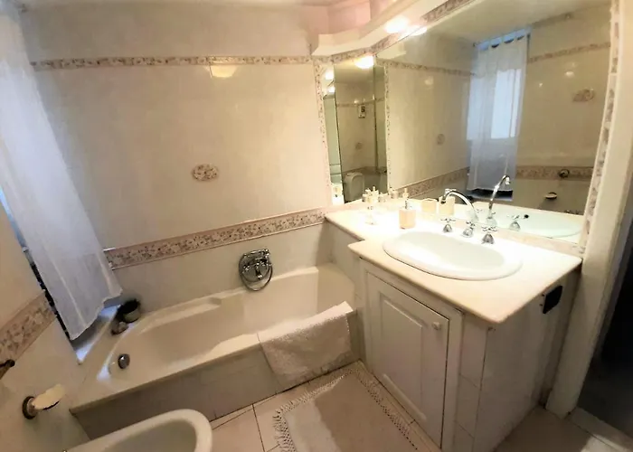 Casa Del Corso 게스트하우스 4*